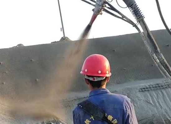 工程底盤(pán)濕噴機(jī)械手施工視頻